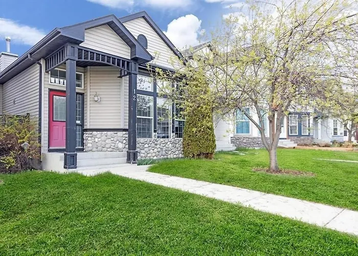 12 Spacious Home W Ac, Crib, Garage, By Airport
