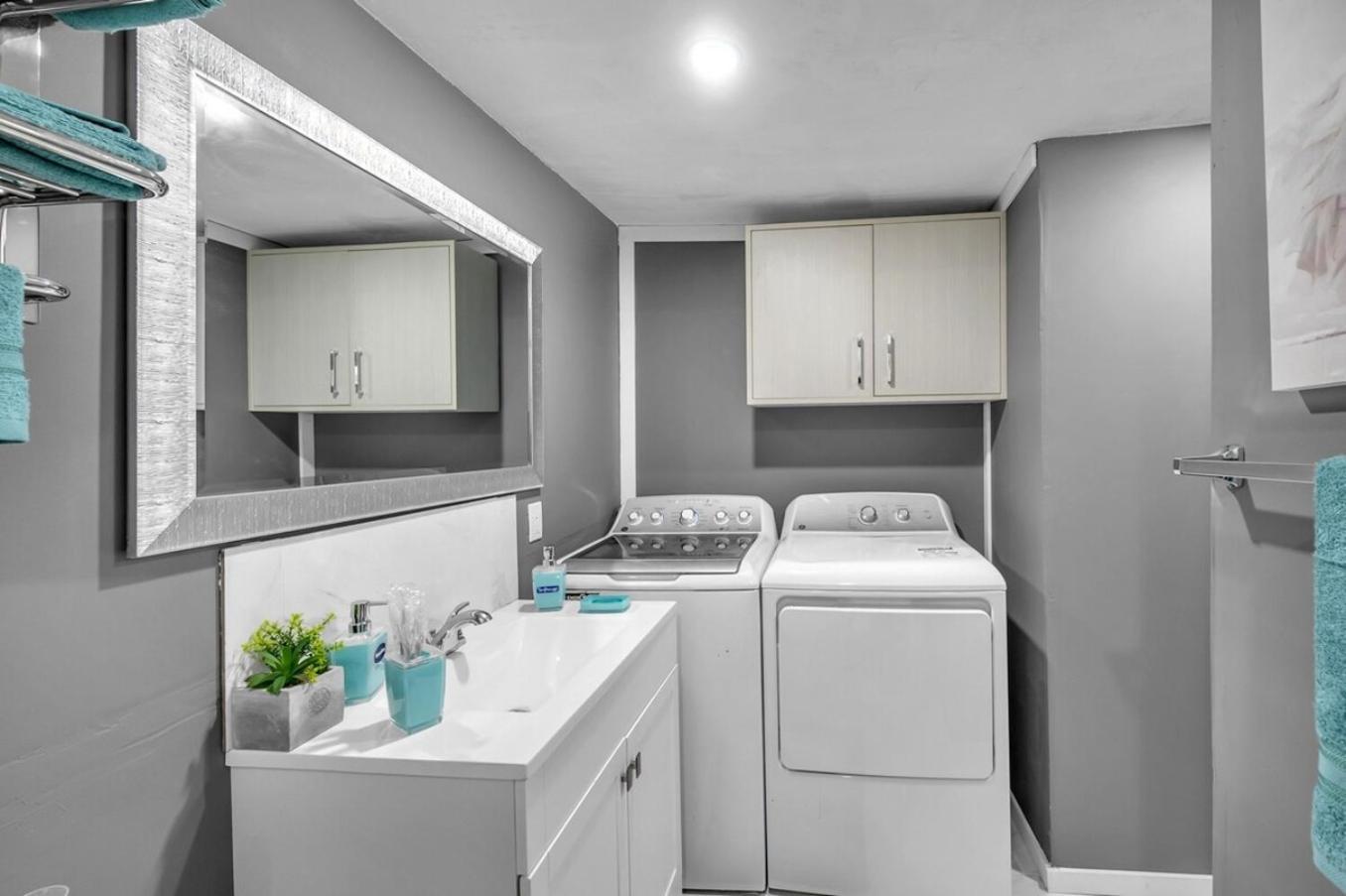 12 Spacious W Ac, Crib, Garage, By Airport *