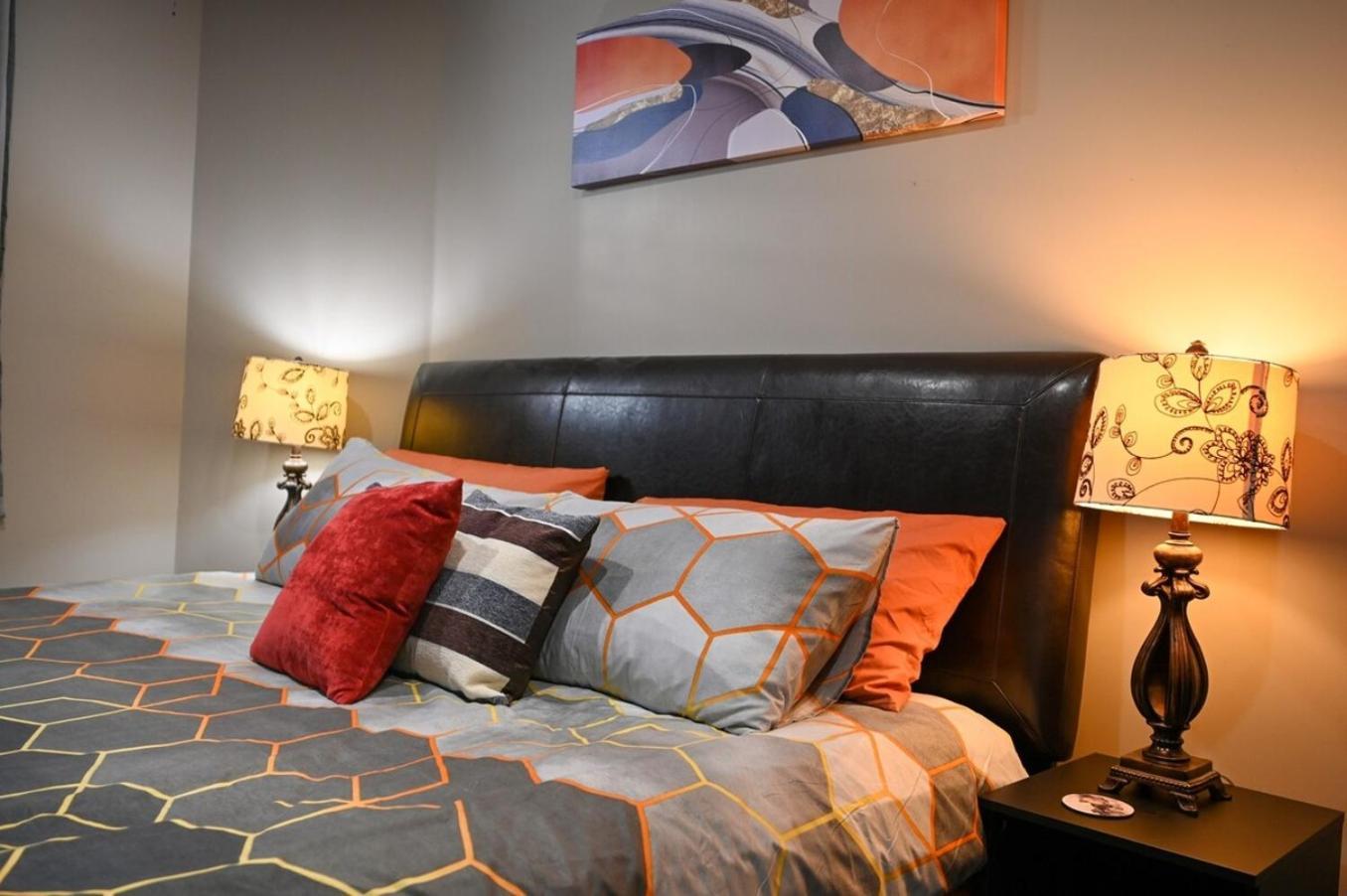 12 Spacious W Ac, Crib, Garage, By Airport Calgary