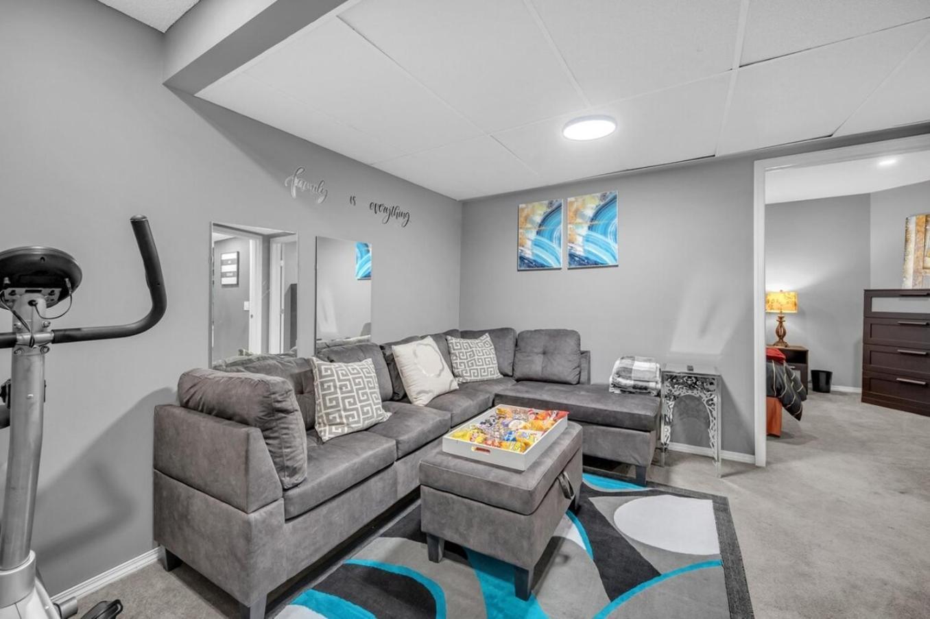12 Spacious W Ac, Crib, Garage, By Airport