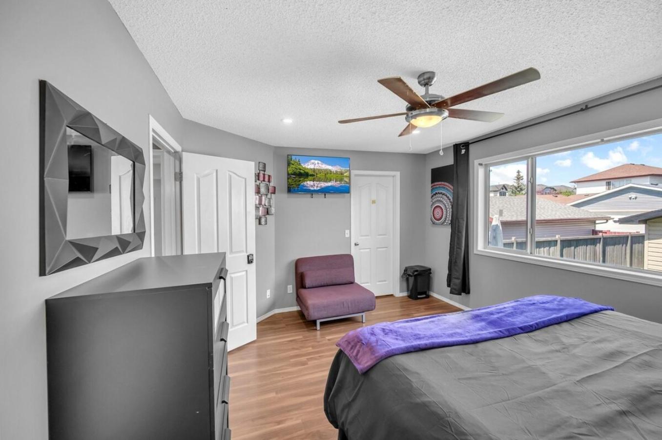 12 Spacious W Ac, Crib, Garage, By Airport Holiday home *